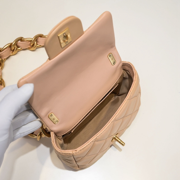 シャネルバッグ着用イメージ